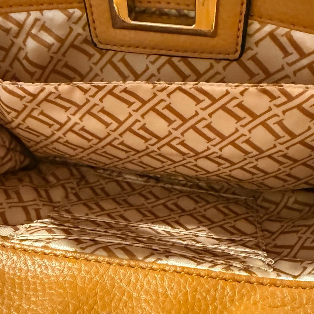 Tignanello leather crossbody - Picture 4 of 6
